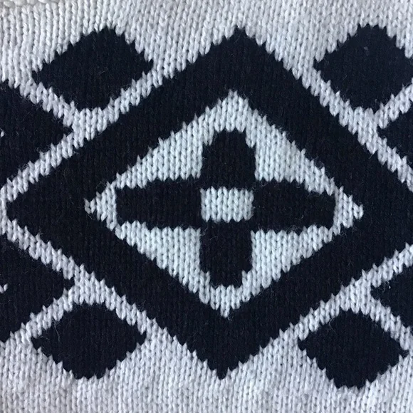 FOREVER 21 Sweater Crop Long Sleeves White/Black Size S - Picture 4 of 8